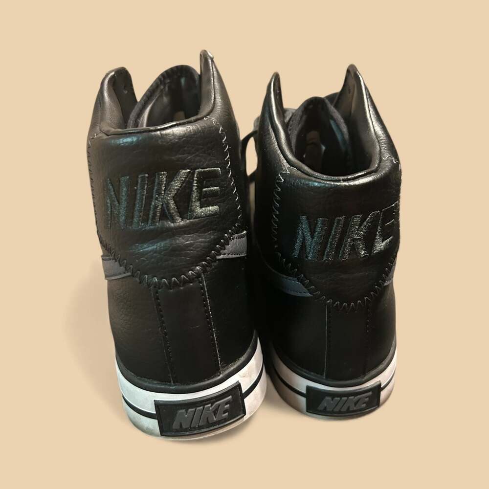 Nike - Picture 2 of 6